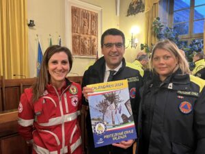 Consegnato al presidente Bussalino il calendario della Protezione Civile di Valenza