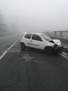 Incidente sulla Sp 494: perde il controllo dell’auto e invade altra corsia. Illeso