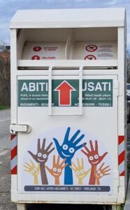 Vertice per l’abbandono dei rifiuti e il pozionamento cassonetti per gli abiti usati