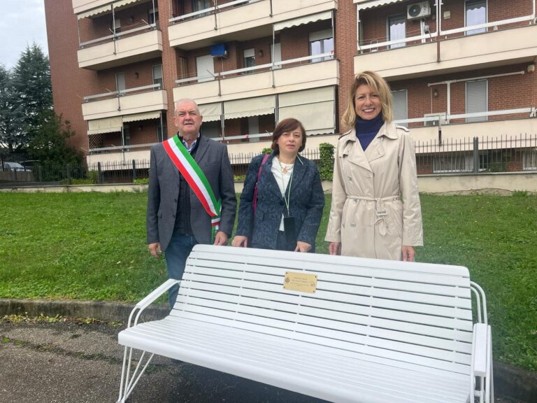 Valenza, inaugurata la panchina amicadell’allattamento