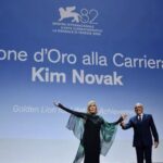 CINEMA.VENEZIA82 –  OVAZIONI ALLA MOSTRA PER KIM NOVAK E DWAYNE JOHNSON 