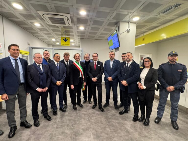 San Salvatore Monferrato, la ‘rivoluzione’ dei passaporti passa per l’ufficio postale