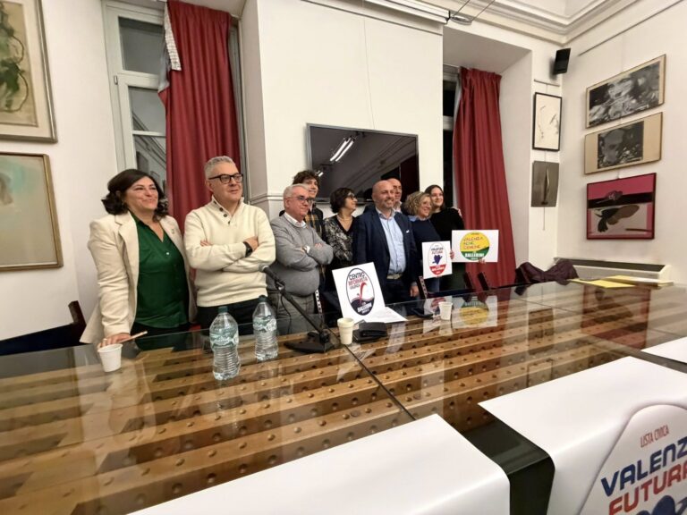 Luca Ballerini presenta la sua candidatura a sindaco con una lezione di stile