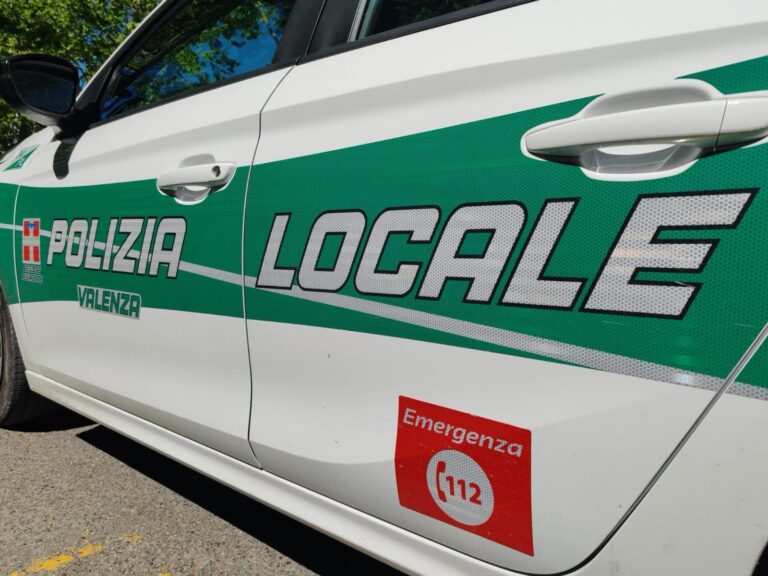Duro colpo della Polizia Locale di Valenza alle ‘auto fantasma’: avviate 50 radiazioni dal PRA