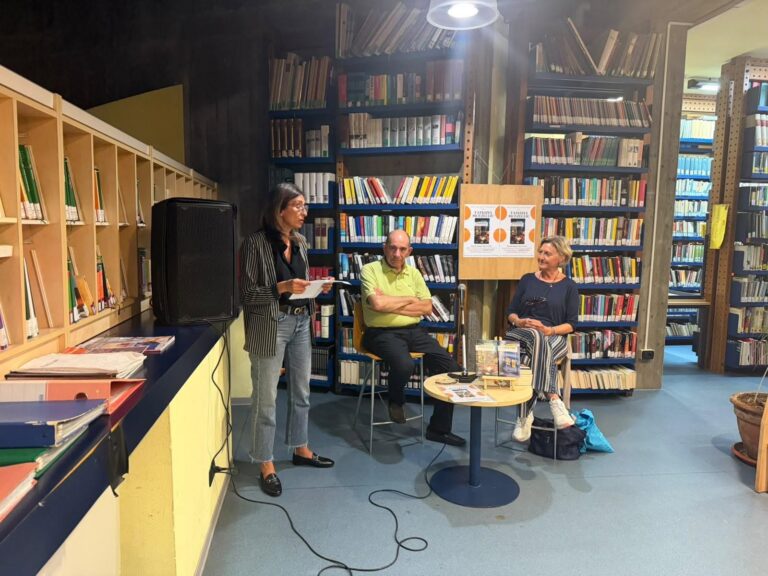 La valigia di Zia Elsa ha aperto ‘Metti una sera in biblioteca con…’
