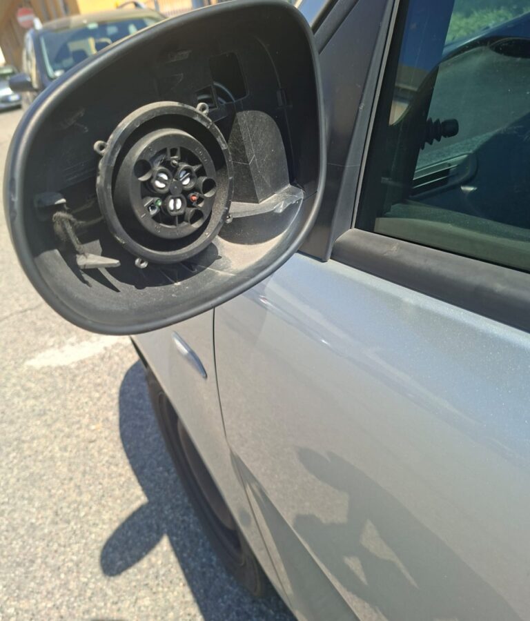 Un furto singolare in viale Oliva